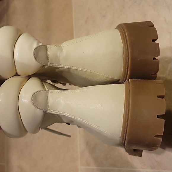 NEW! ANN TAYLOR LOFT Cream Faux Leather Hiker Hiking Ankle Boots 8.5. - Picture 6 of 8